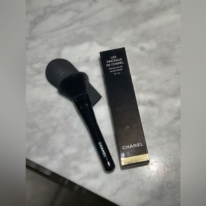 Chanel Blush Brush (No. 110)